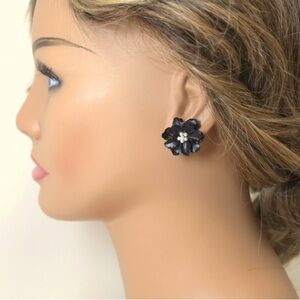 Black Flower Pearl Earrings
